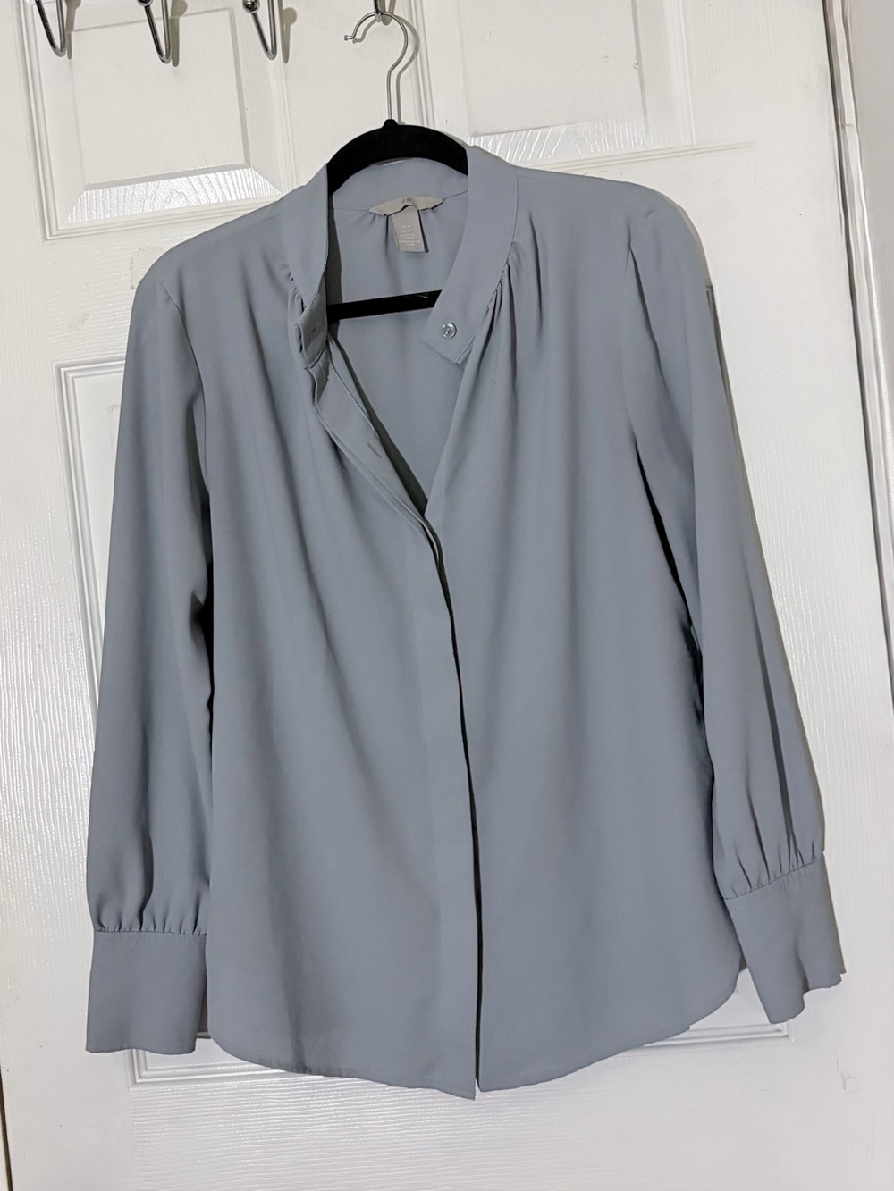 H&M Light Gray Long-Sleeve Blouse Sz M